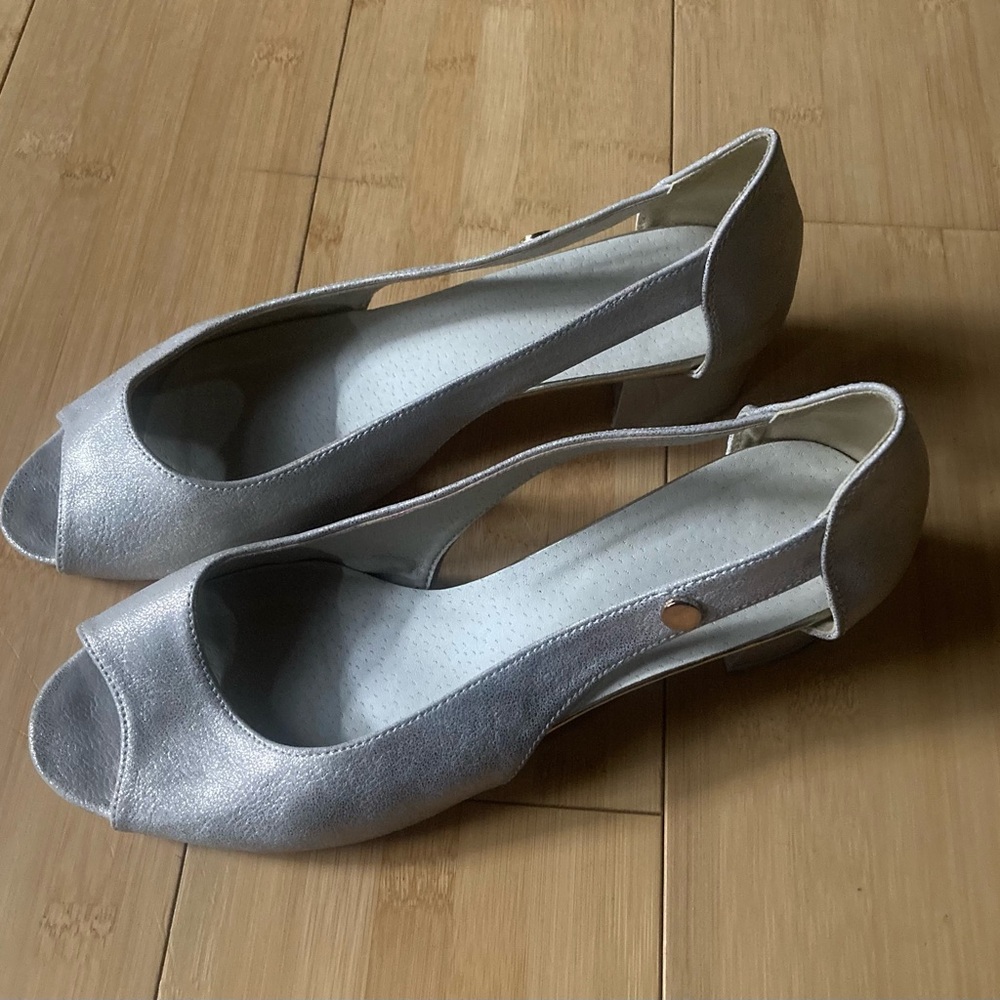Silver women’s open toe shoes (european quality)